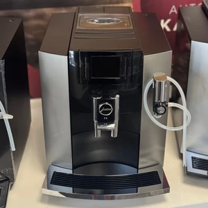 Jura E8 V2 Dark Inox kávéfőző 12 hónap garanciával